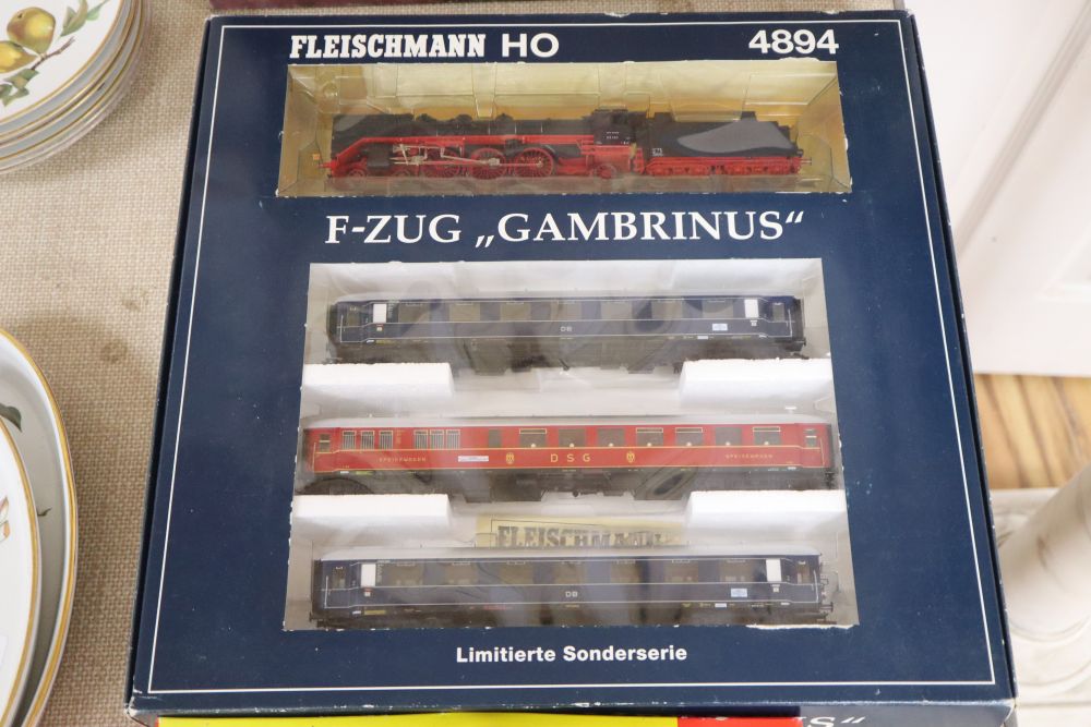 Fleischmann boxed HO 4894 set, 4828 and 4160 locos and tenders, 814098 tank loco